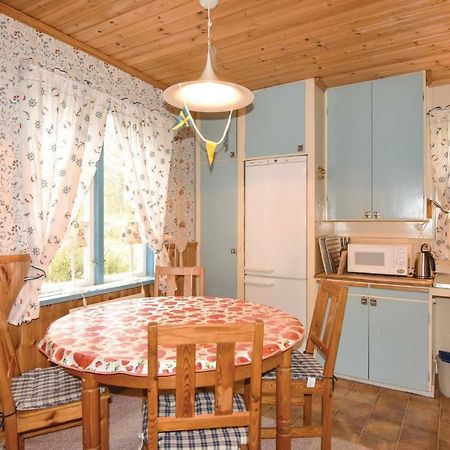 2 Bedroom Stunning Home In Molkom Sutterhojden Exteriör bild
