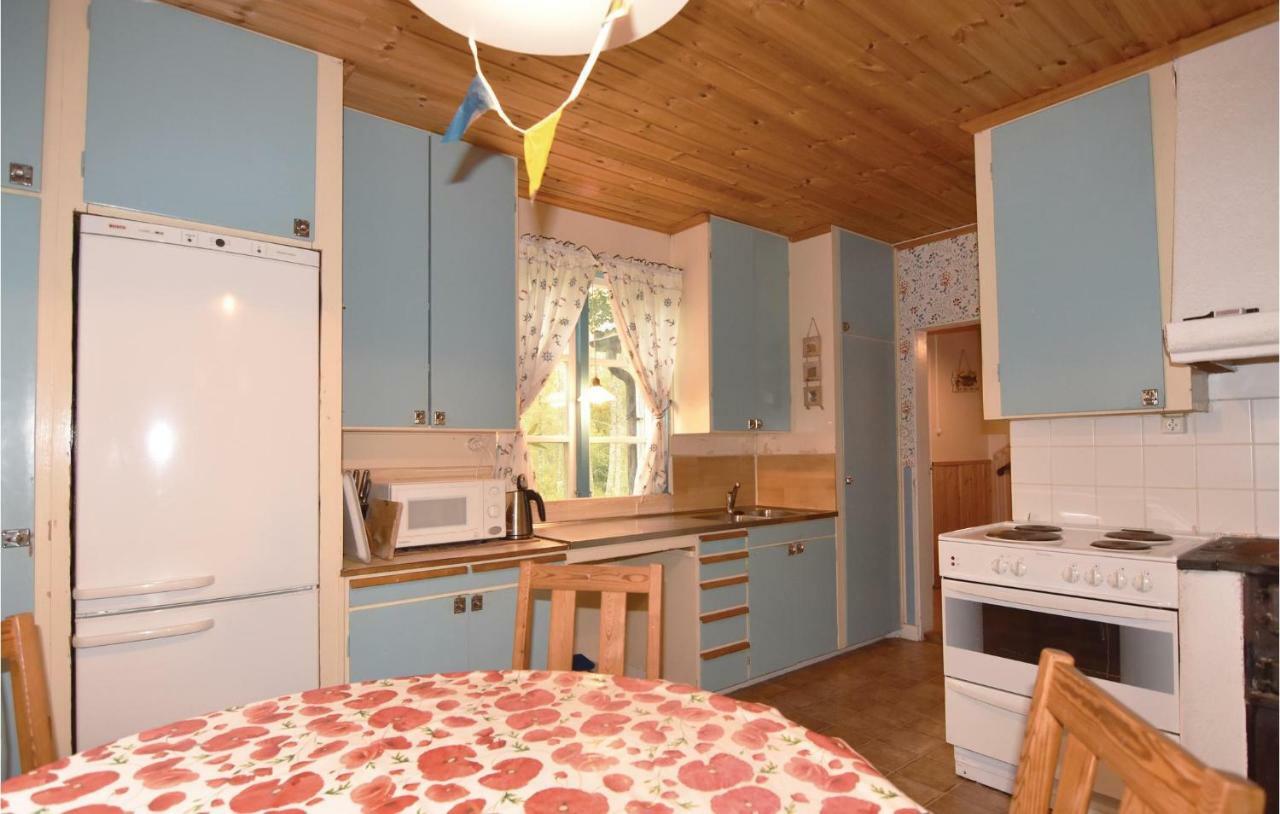 2 Bedroom Stunning Home In Molkom Sutterhojden Exteriör bild