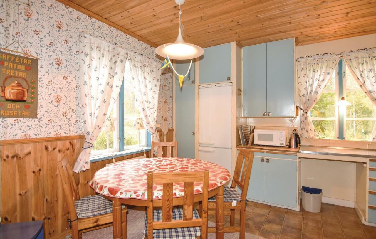 2 Bedroom Stunning Home In Molkom Sutterhojden Exteriör bild