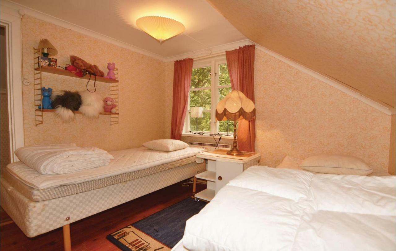 2 Bedroom Stunning Home In Molkom Sutterhojden Exteriör bild