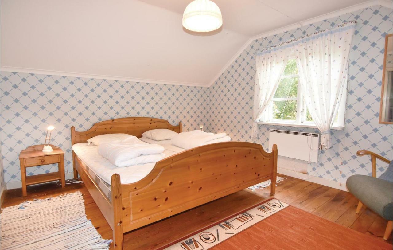 2 Bedroom Stunning Home In Molkom Sutterhojden Exteriör bild