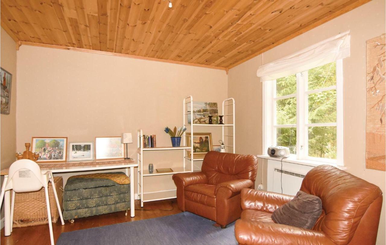 2 Bedroom Stunning Home In Molkom Sutterhojden Exteriör bild